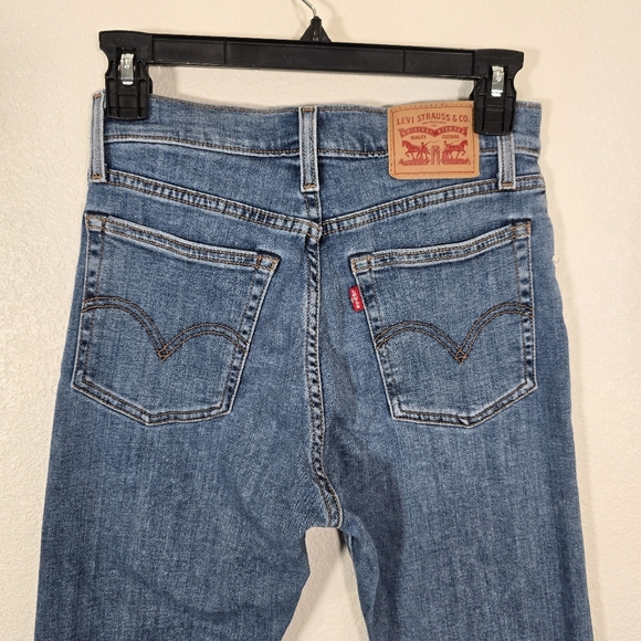 Levi's Wedgie Straight Jeans Button Fly Medium Wash Size 27 Distressed Raw Hem - Picture 7 of 9